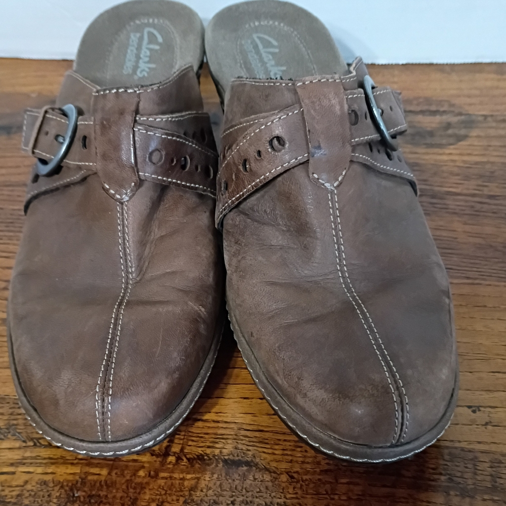 Clarks Women's Tan Leather Buckle Mules 8.5.